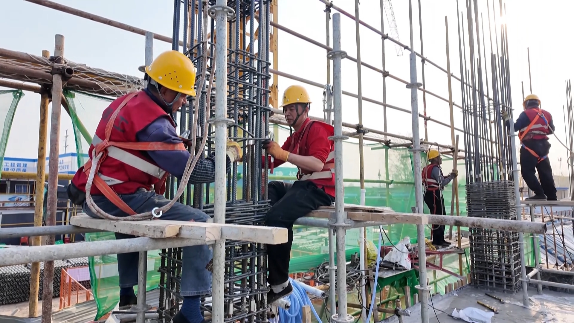 春潮涌动兴水脉 攻坚提速筑安澜