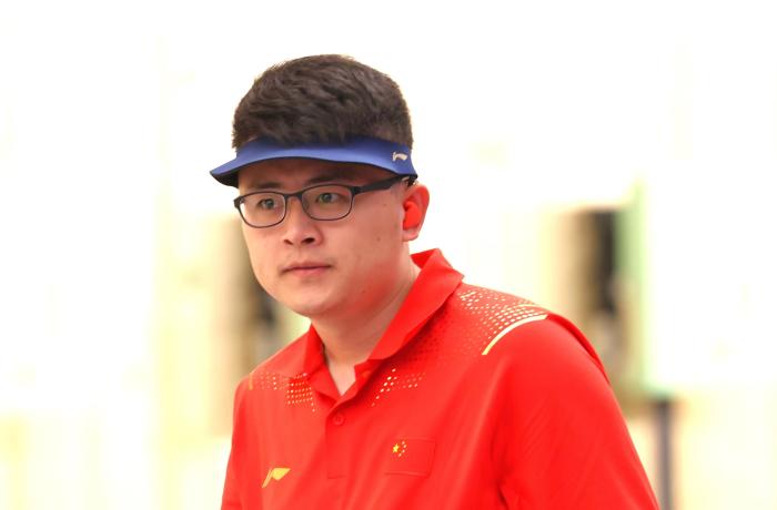 山东运动员张博文获杭州亚运会男子射击10米气手枪团体银牌